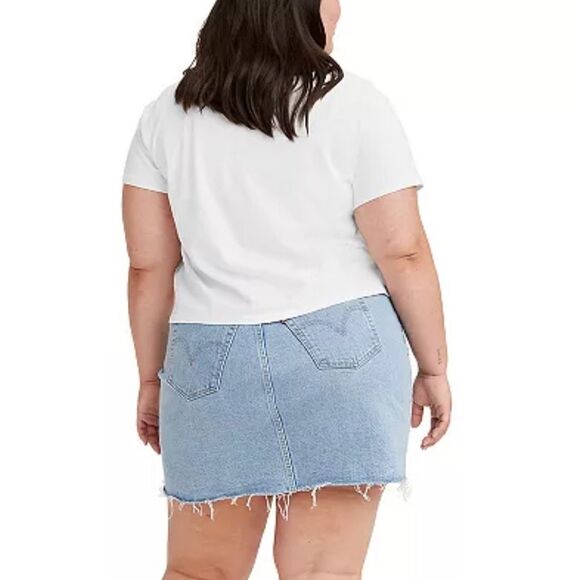 NWT Plus Size Levi's® Cropped Jordie Flower Logo Tee 3x - Picture 2 of 4